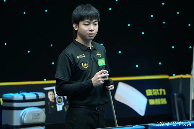 成了鲜明对 成了鲜明对